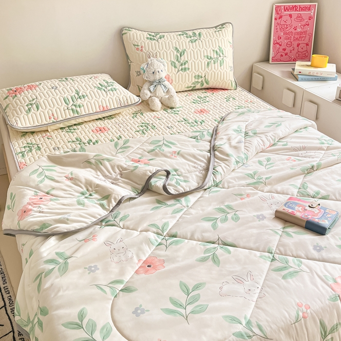 91家纺网 家纺一手货源 找家纺 沐慕 2025新款小清新凉感丝夏被凉席四件套 莫妮卡