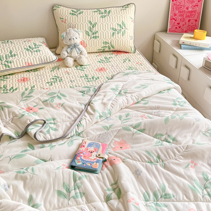 91家纺网 家纺一手货源 找家纺 沐慕 2025新款小清新凉感丝夏被凉席四件套 莫妮卡