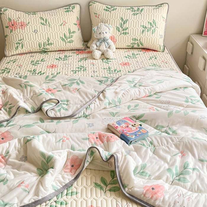 91家纺网 家纺一手货源 找家纺 沐慕 2025新款小清新凉感丝夏被凉席四件套 莫妮卡