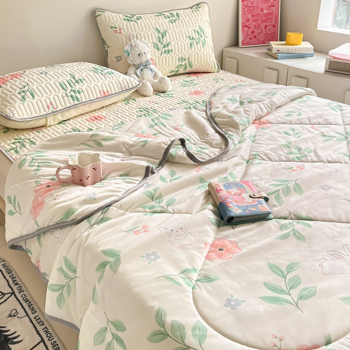 91家纺网 家纺一手货源 找家纺 沐慕 2025新款小清新凉感丝夏被凉席四件套 莫妮卡