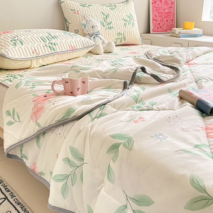 91家纺网 家纺一手货源 找家纺 沐慕 2025新款小清新凉感丝夏被凉席四件套 莫妮卡