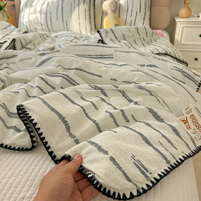 91家纺网 家纺一手货源 找家纺 韩巢家纺 2025夏季新款A类云感双层纱花边款夏被夏凉被空调被薄被子 贝壳边-云边星辰