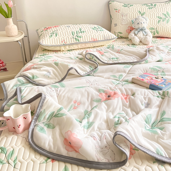 91家纺网 家纺一手货源 找家纺 沐慕 2025新款小清新凉感丝夏被凉席四件套 莫妮卡