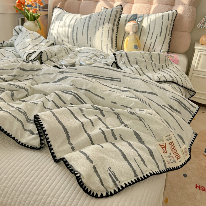 91家纺网 家纺一手货源 找家纺 韩巢家纺 2025夏季新款A类云感双层纱花边款夏被夏凉被空调被薄被子 贝壳边-云边星辰