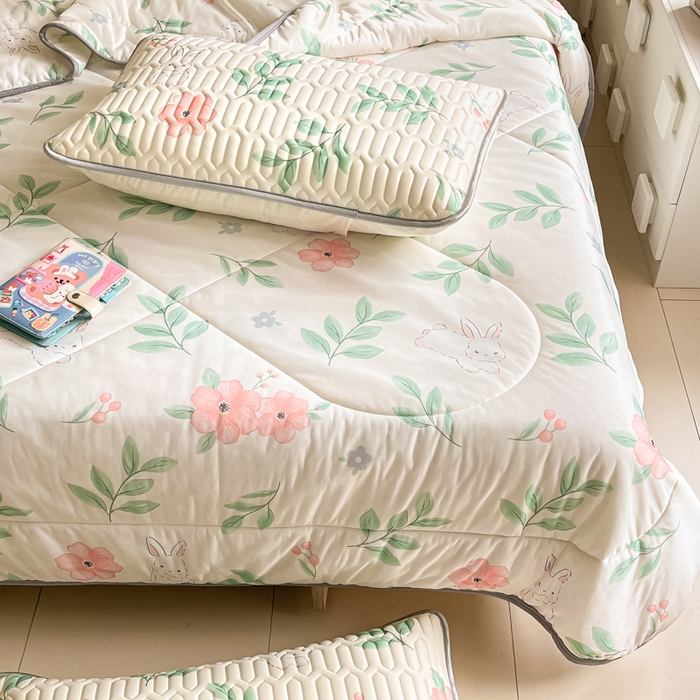 91家纺网 家纺一手货源 找家纺 沐慕 2025新款小清新凉感丝夏被凉席四件套 莫妮卡