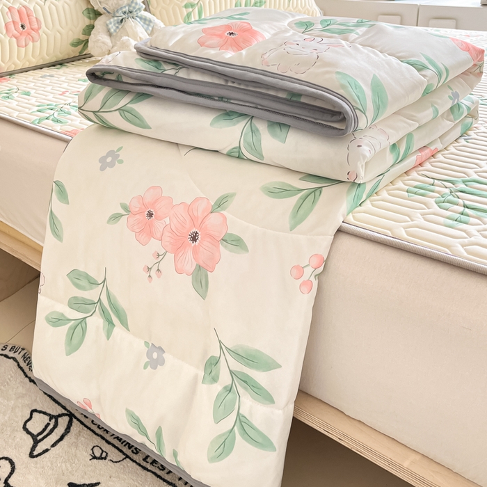 91家纺网 家纺一手货源 找家纺 沐慕 2025新款小清新凉感丝夏被凉席四件套 莫妮卡