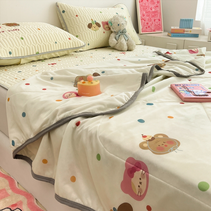 91家纺网 家纺一手货源 找家纺 沐慕 2025新款小清新凉感丝夏被凉席四件套 三小只