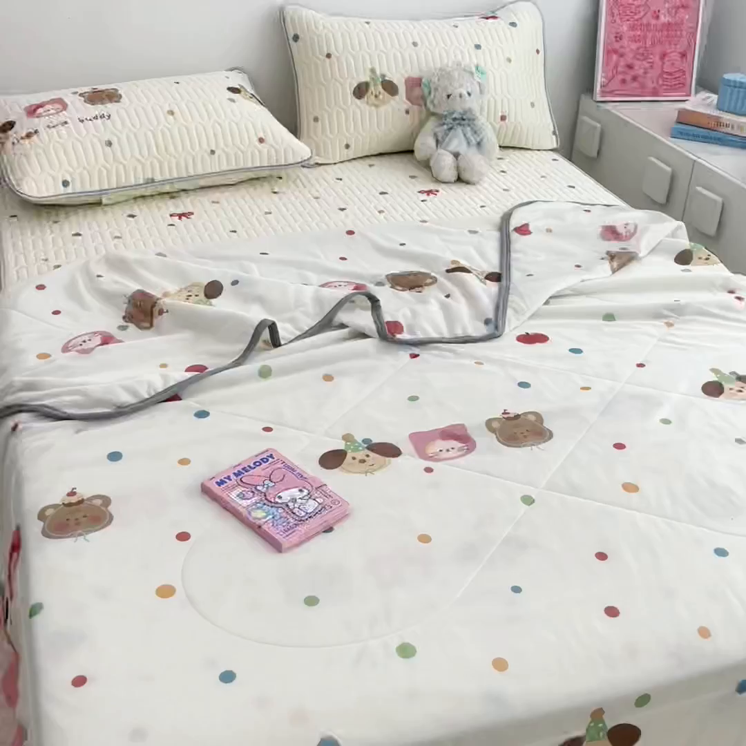 91家纺网 家纺一手货源 找家纺 沐慕 2025新款小清新凉感丝夏被凉席四件套 三小只