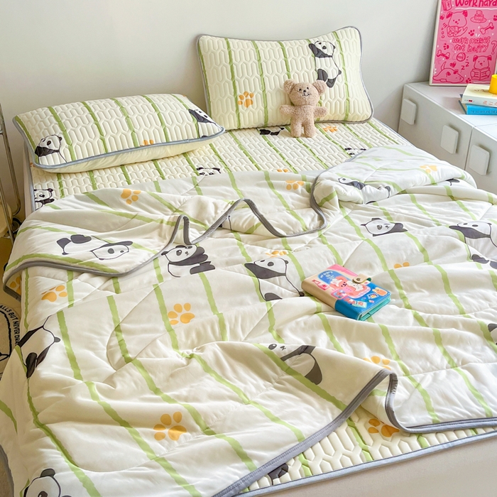 91家纺网 家纺一手货源 找家纺 沐慕 2025新款小清新凉感丝夏被凉席四件套 熊猫嘟嘟