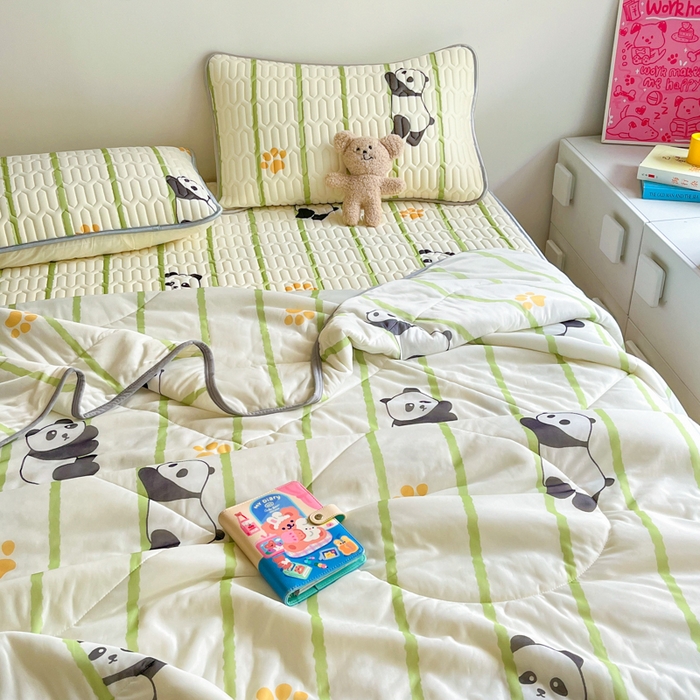 91家纺网 家纺一手货源 找家纺 沐慕 2025新款小清新凉感丝夏被凉席四件套 熊猫嘟嘟