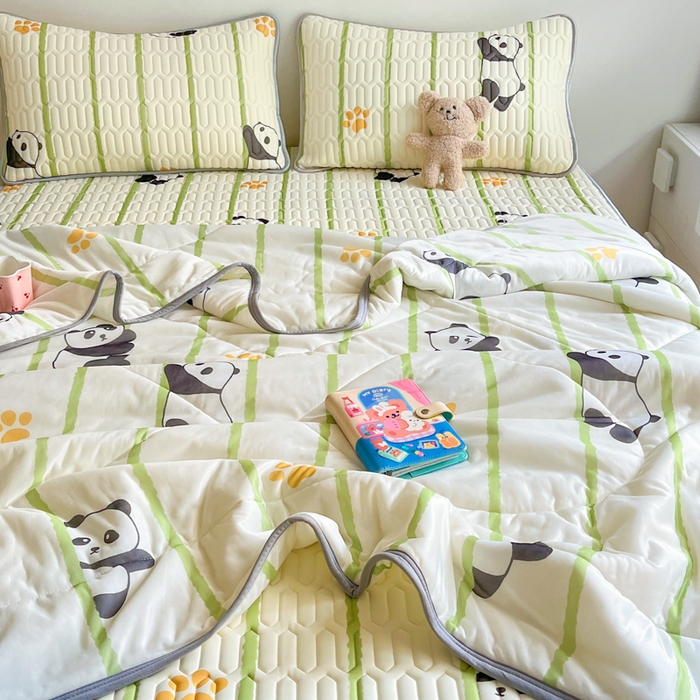 91家纺网 家纺一手货源 找家纺 沐慕 2025新款小清新凉感丝夏被凉席四件套 熊猫嘟嘟