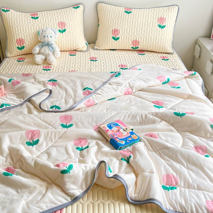 91家纺网 家纺一手货源 找家纺 沐慕 2025新款小清新凉感丝夏被凉席四件套 郁金香