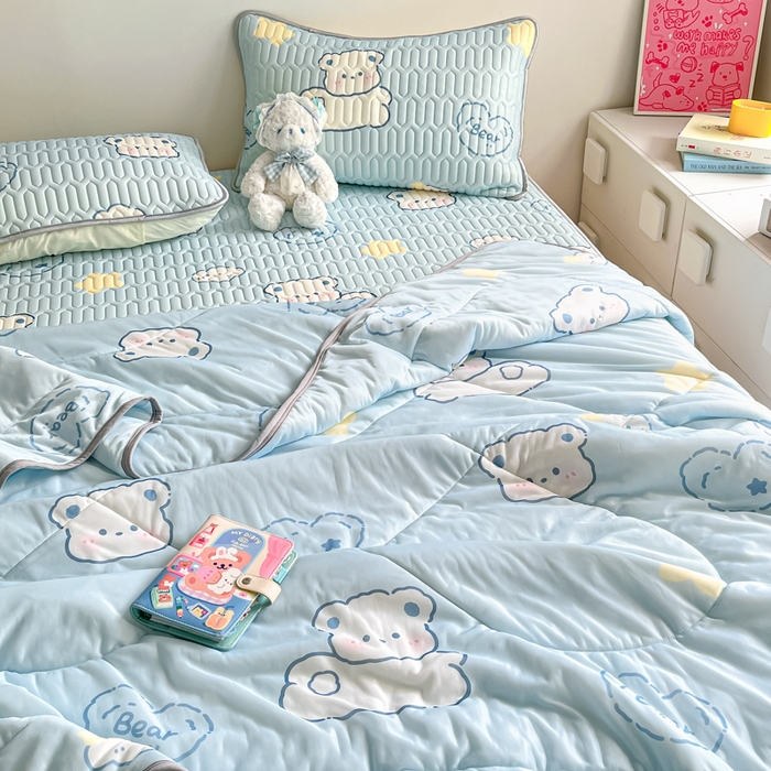 91家纺网 家纺一手货源 找家纺 沐慕 2025新款小清新凉感丝夏被凉席四件套 云朵小熊