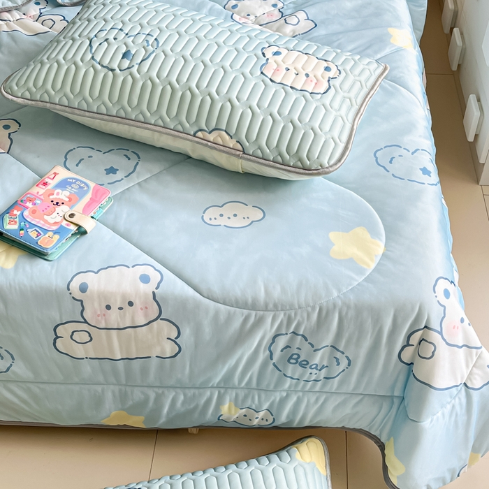 91家纺网 家纺一手货源 找家纺 沐慕 2025新款小清新凉感丝夏被凉席四件套 云朵小熊