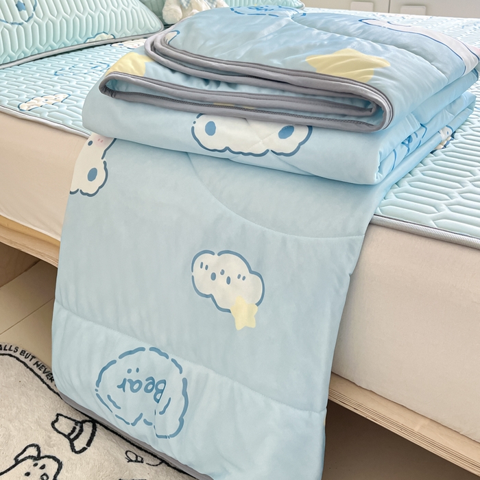 91家纺网 家纺一手货源 找家纺 沐慕 2025新款小清新凉感丝夏被凉席四件套 云朵小熊