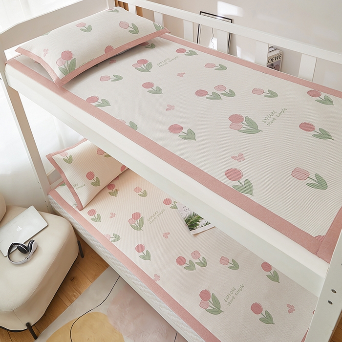 91家纺网 家纺一手货源 找家纺 沐慕 2025新款学生床小清新印花冰藤席 粉嫩郁金香