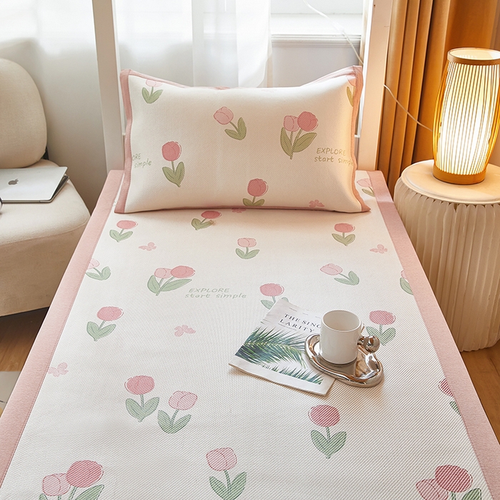 91家纺网 家纺一手货源 找家纺 沐慕 2025新款学生床小清新印花冰藤席 粉嫩郁金香