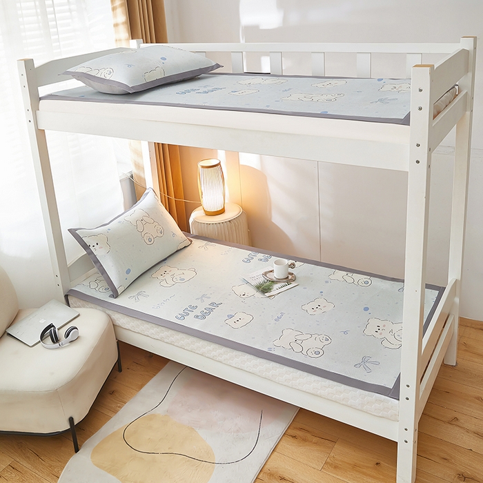 91家纺网 家纺一手货源 找家纺 沐慕 2025新款学生床小清新印花冰藤席 呼呼小熊