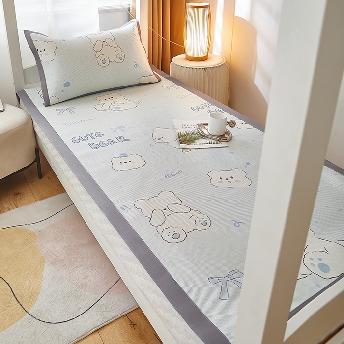 91家纺网 家纺一手货源 找家纺 沐慕 2025新款学生床小清新印花冰藤席 呼呼小熊