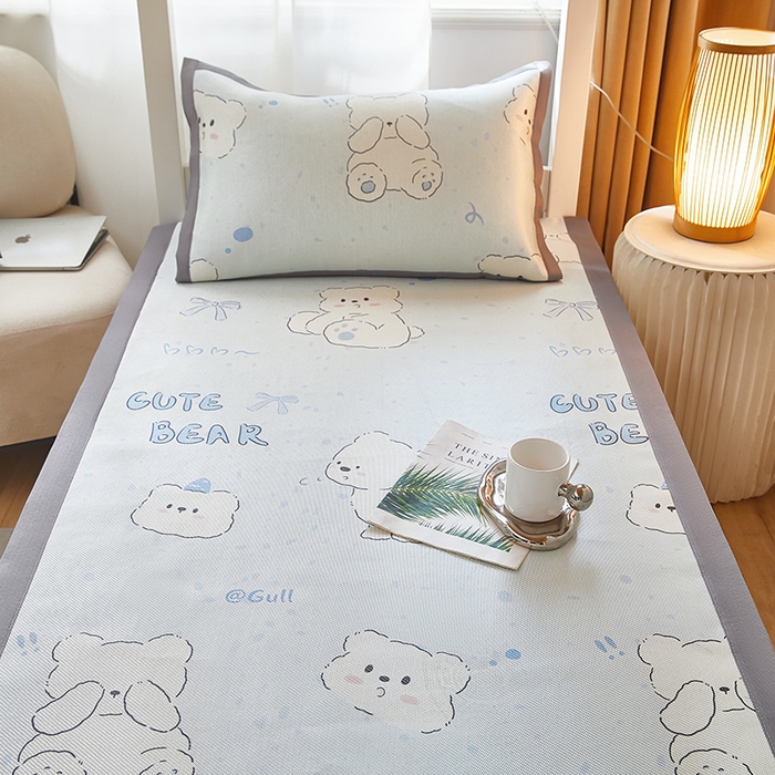 91家纺网 家纺一手货源 找家纺 沐慕 2025新款学生床小清新印花冰藤席 呼呼小熊