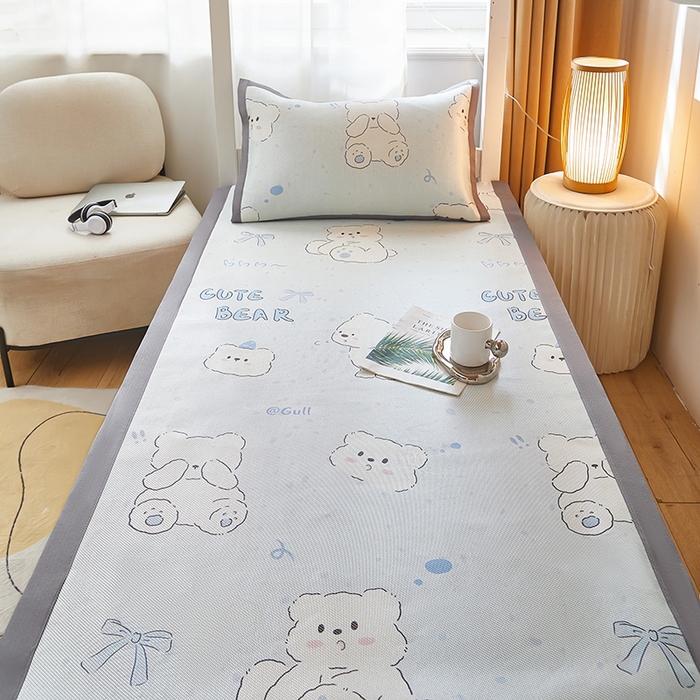 91家纺网 家纺一手货源 找家纺 沐慕 2025新款学生床小清新印花冰藤席 呼呼小熊