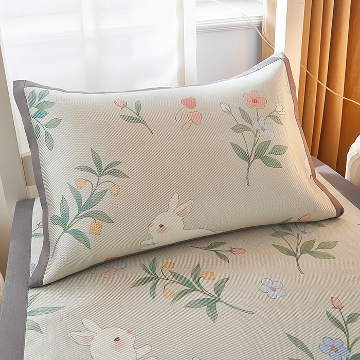 91家纺网 家纺一手货源 找家纺 沐慕 2025新款学生床小清新印花冰藤席 花丛兔兔