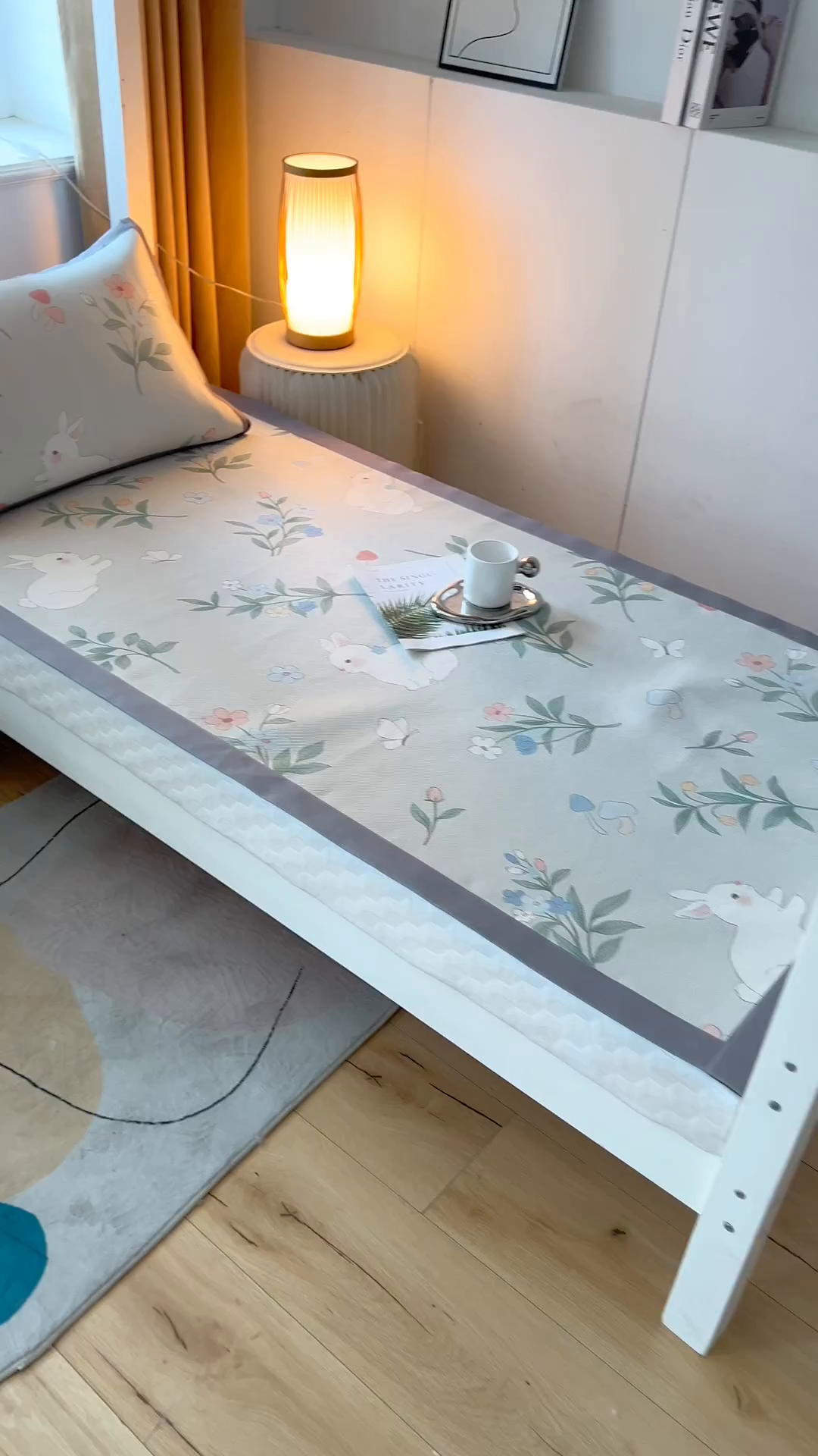 91家纺网 家纺一手货源 找家纺 沐慕 2025新款学生床小清新印花冰藤席 花丛兔兔