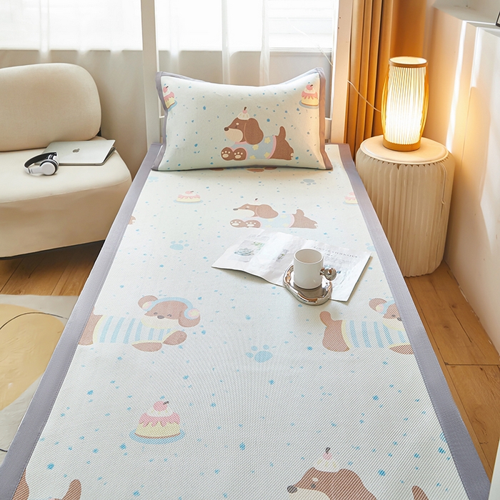 91家纺网 家纺一手货源 找家纺 沐慕 2025新款学生床小清新印花冰藤席 腊肠狗