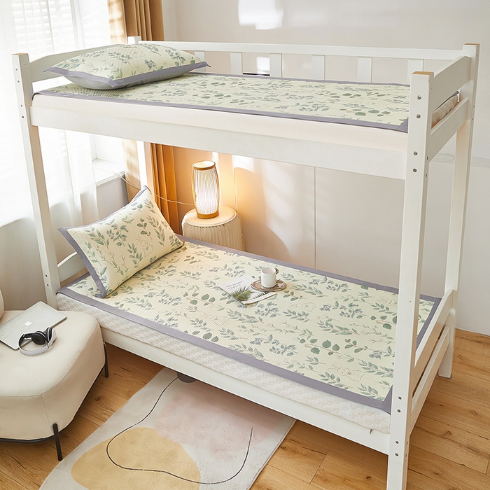 91家纺网 家纺一手货源 找家纺 沐慕 2025新款学生床小清新印花冰藤席 绿荫