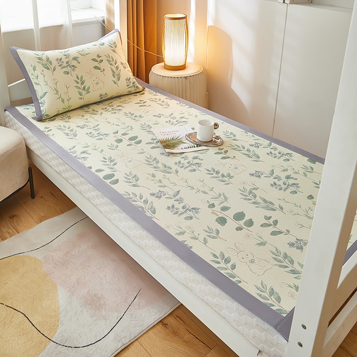 91家纺网 家纺一手货源 找家纺 沐慕 2025新款学生床小清新印花冰藤席 绿荫