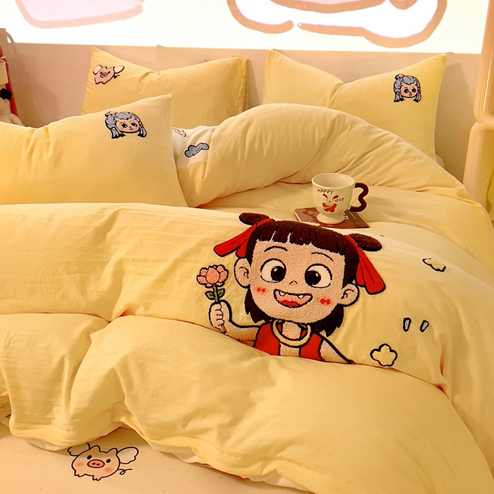 91家纺网 家纺一手货源 找家纺 易辰美 2025新款超软水洗棉毛巾绣四件套-系列二 小哪吒黄