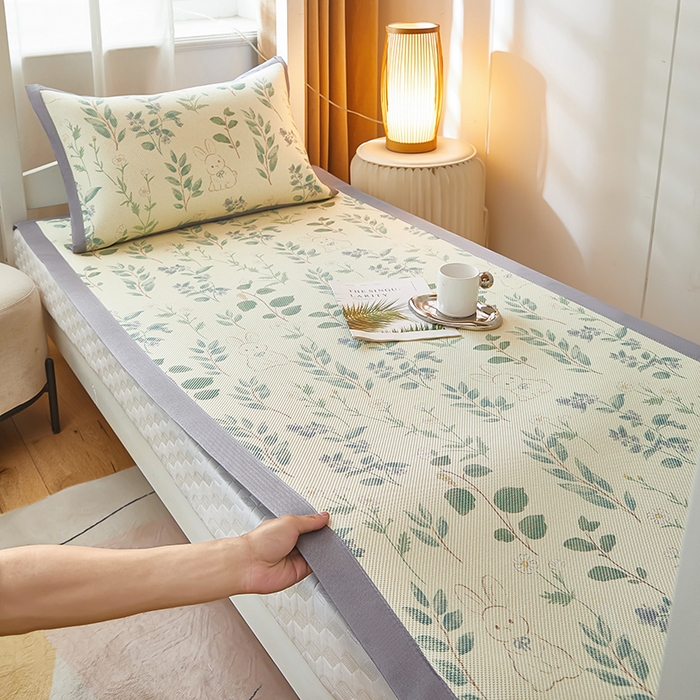 91家纺网 家纺一手货源 找家纺 沐慕 2025新款学生床小清新印花冰藤席 绿荫