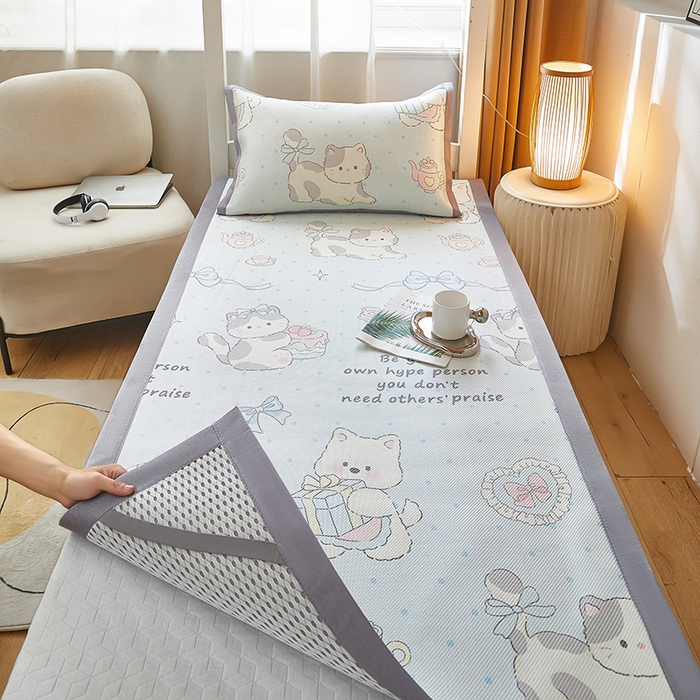 91家纺网 家纺一手货源 找家纺 沐慕 2025新款学生床小清新印花冰藤席 萌宠礼物