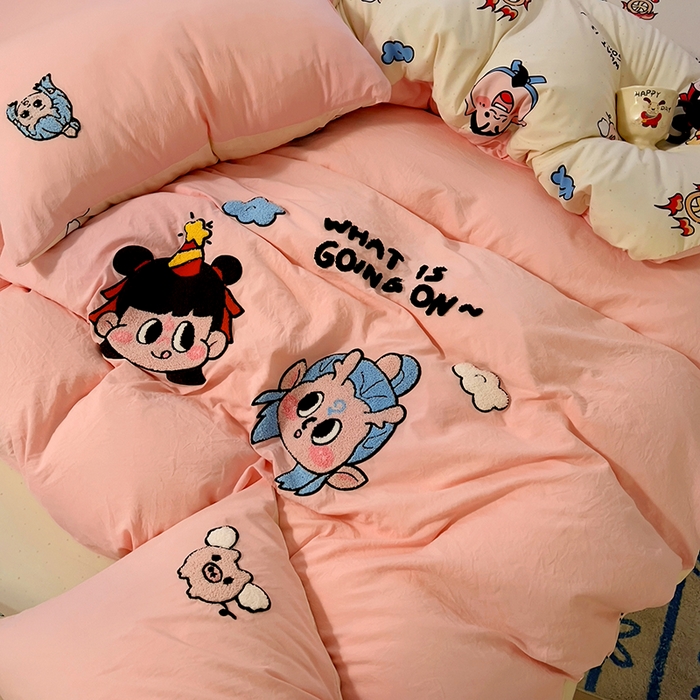 91家纺网 家纺一手货源 找家纺 易辰美 2025新款超软水洗棉毛巾绣四件套-系列二 哪吒敖冰粉