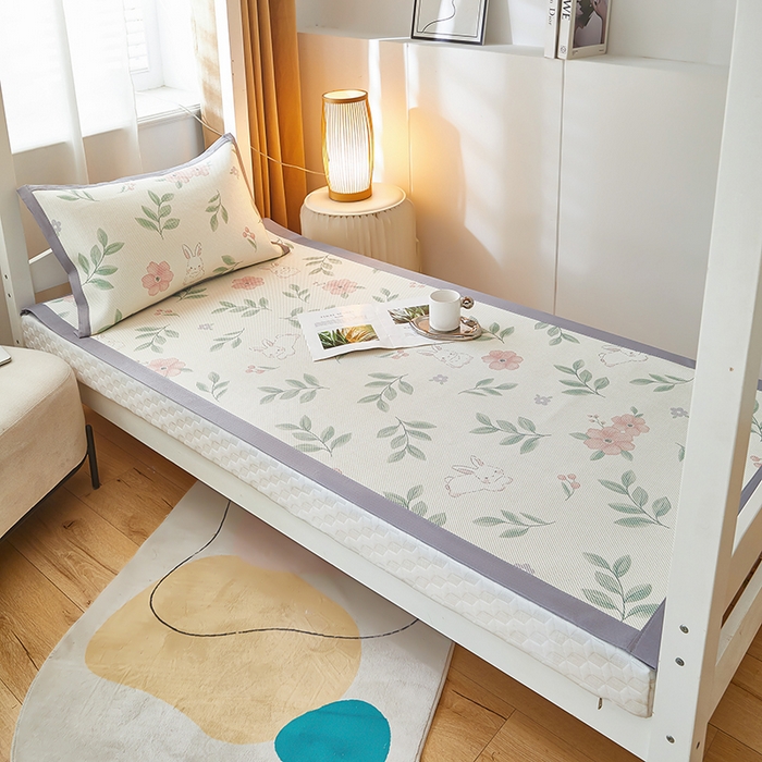 91家纺网 家纺一手货源 找家纺 沐慕 2025新款学生床小清新印花冰藤席 莫妮卡