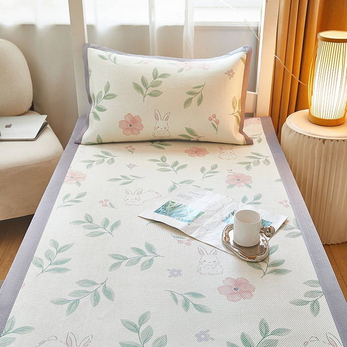 91家纺网 家纺一手货源 找家纺 沐慕 2025新款学生床小清新印花冰藤席 莫妮卡