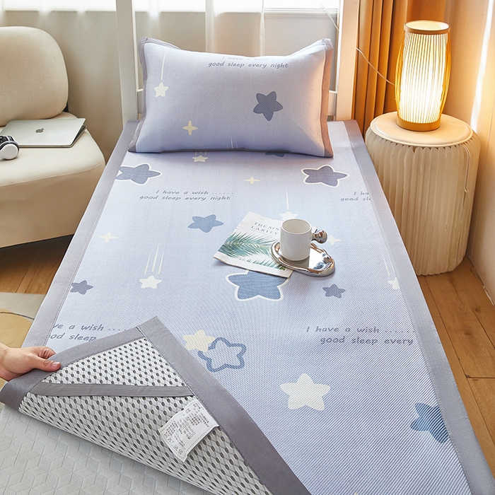 91家纺网 家纺一手货源 找家纺 沐慕 2025新款学生床小清新印花冰藤席 星星点点