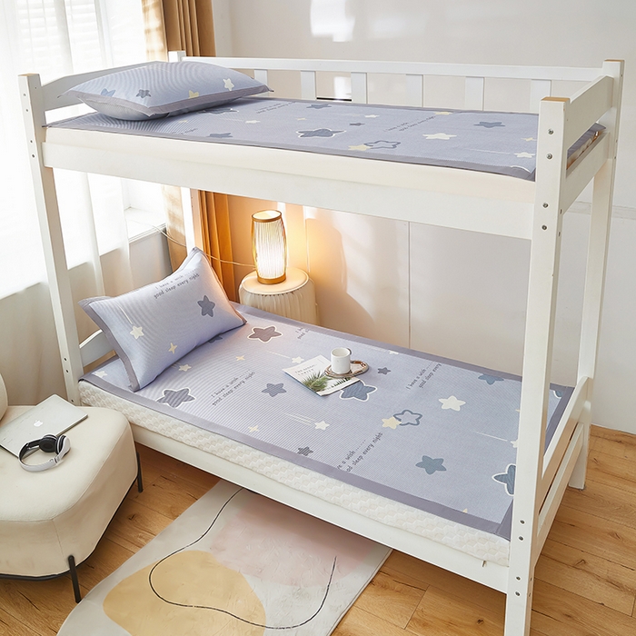 91家纺网 家纺一手货源 找家纺 沐慕 2025新款学生床小清新印花冰藤席 星星点点