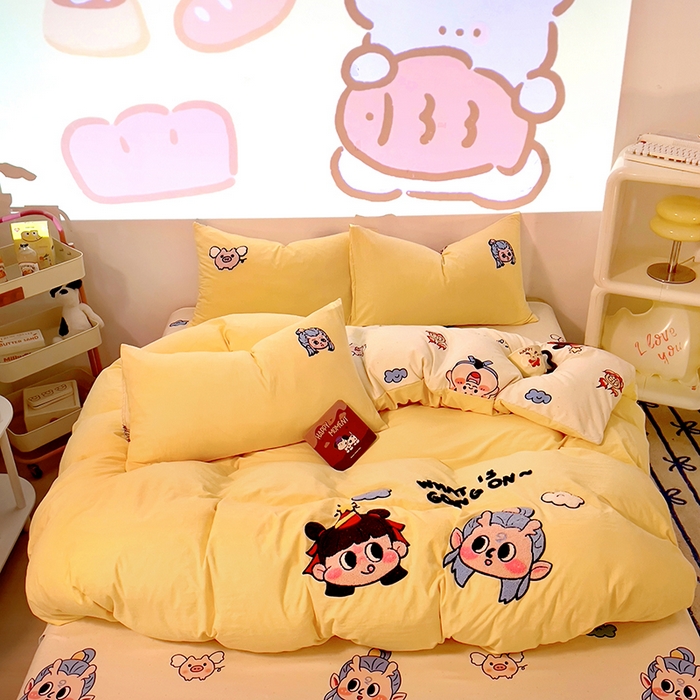 91家纺网 家纺一手货源 找家纺 易辰美 2025新款超软水洗棉毛巾绣四件套-系列二 哪吒敖冰黄