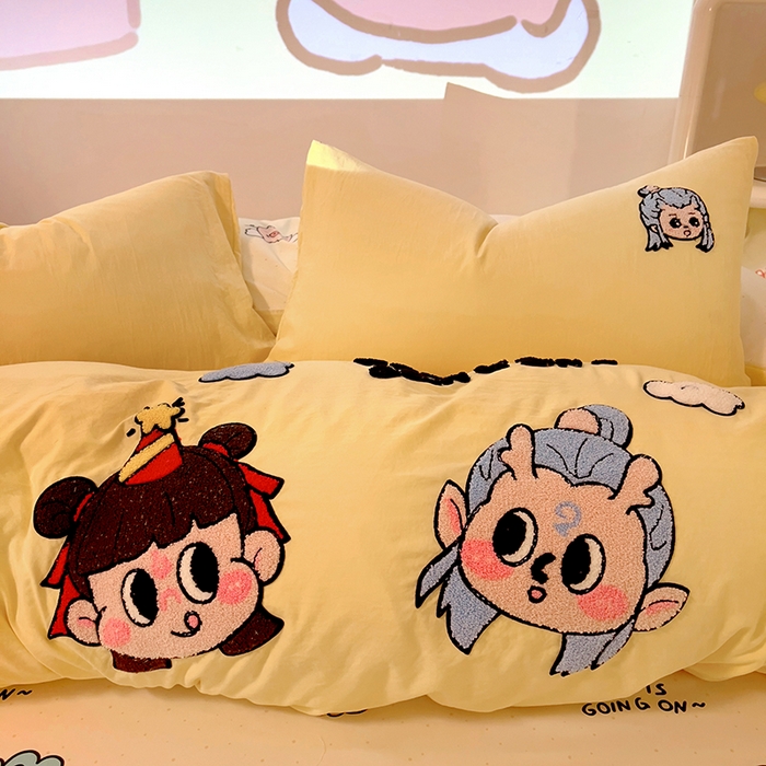 91家纺网 家纺一手货源 找家纺 易辰美 2025新款超软水洗棉毛巾绣四件套-系列二 哪吒敖冰黄