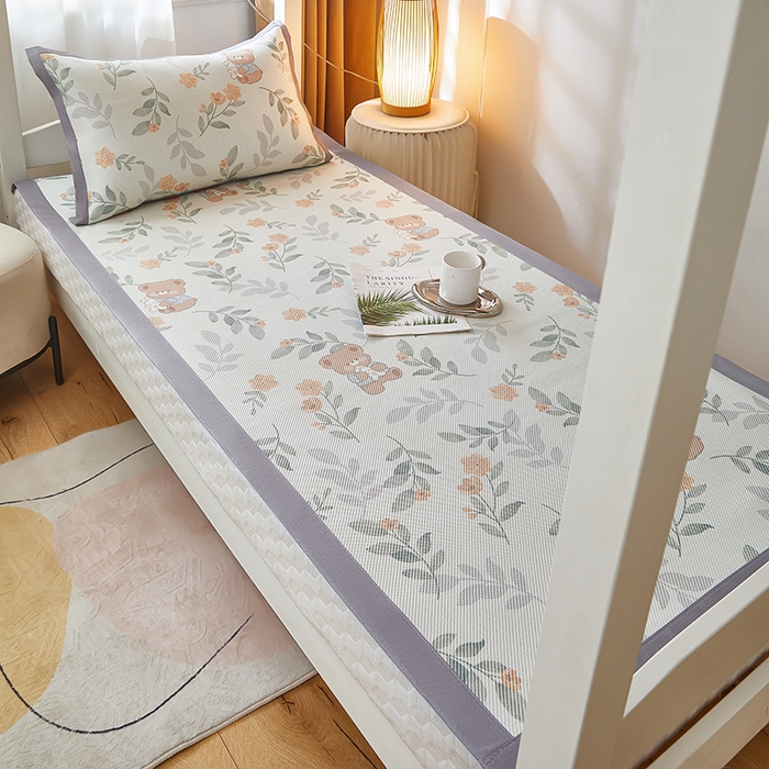 91家纺网 家纺一手货源 找家纺 沐慕 2025新款学生床小清新印花冰藤席 叶子小熊