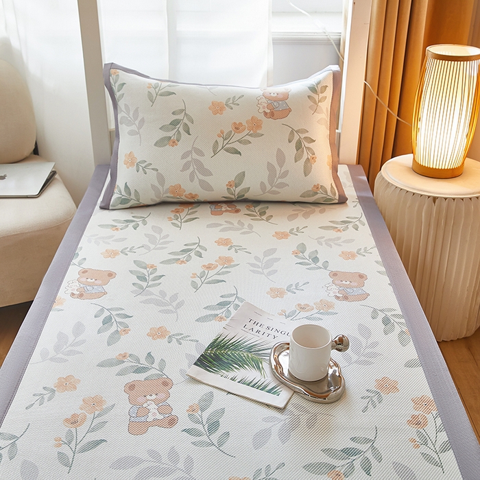 91家纺网 家纺一手货源 找家纺 沐慕 2025新款学生床小清新印花冰藤席 叶子小熊