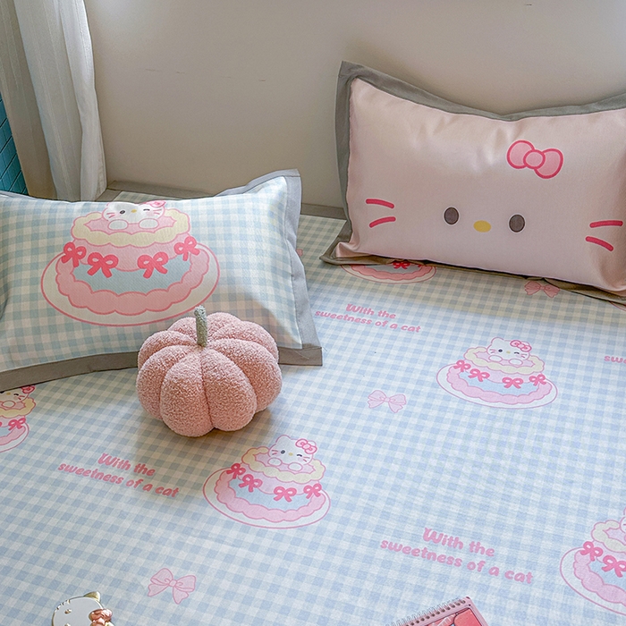 91家纺网 家纺一手货源 找家纺 沐慕 2025新款时尚数码印花600D冰丝凉席系列 冰丝-蛋糕猫咪