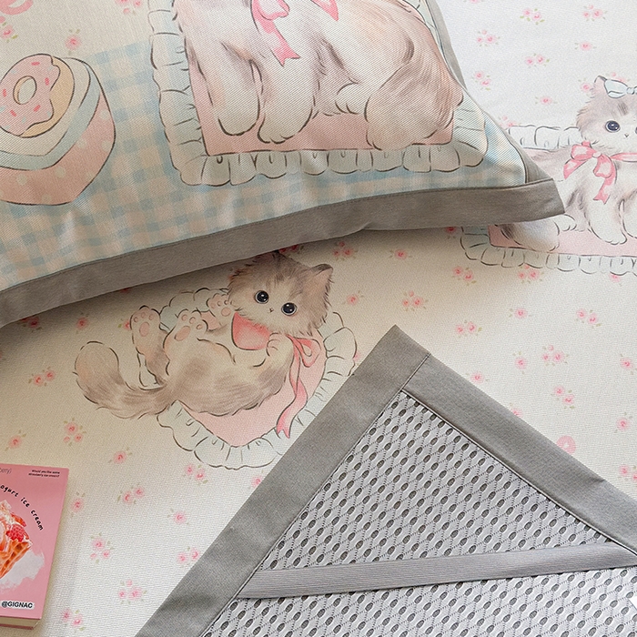 91家纺网 家纺一手货源 找家纺 沐慕 2025新款时尚数码印花600D冰丝凉席系列 冰丝-玫瑰粉喵