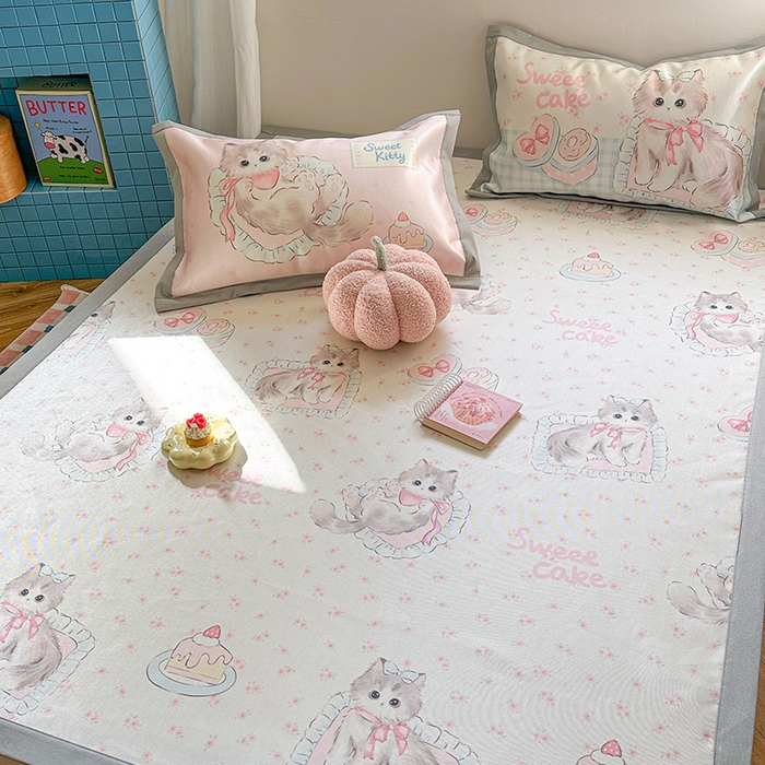 91家纺网 家纺一手货源 找家纺 沐慕 2025新款时尚数码印花600D冰丝凉席系列 冰丝-玫瑰粉喵