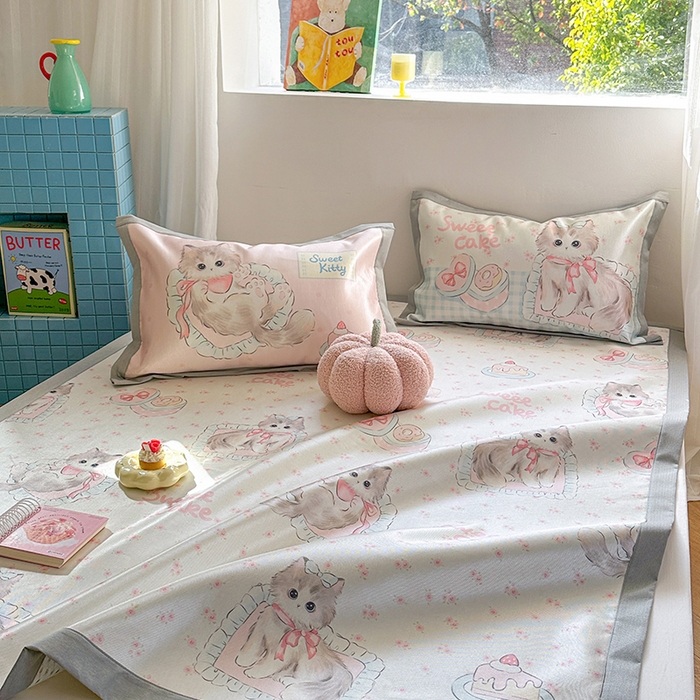 91家纺网 家纺一手货源 找家纺 沐慕 2025新款时尚数码印花600D冰丝凉席系列 冰丝-玫瑰粉喵