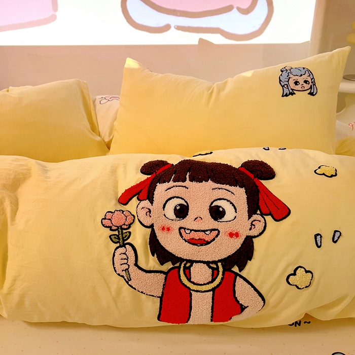 91家纺网 家纺一手货源 找家纺 易辰美 2025新款超软水洗棉毛巾绣四件套-系列二 小哪吒黄