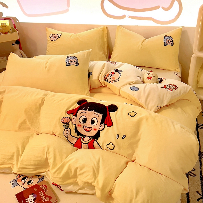 91家纺网 家纺一手货源 找家纺 易辰美 2025新款超软水洗棉毛巾绣四件套-系列二 小哪吒黄