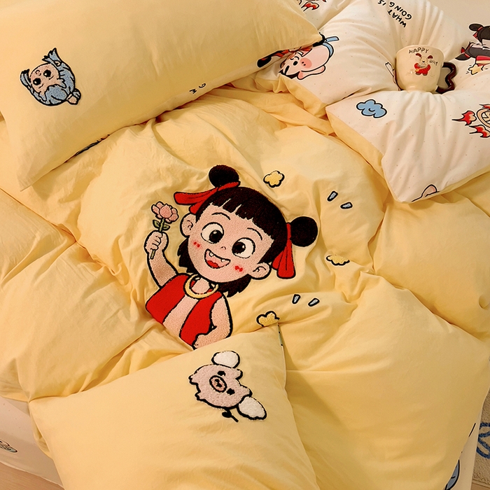 91家纺网 家纺一手货源 找家纺 易辰美 2025新款超软水洗棉毛巾绣四件套-系列二 小哪吒黄