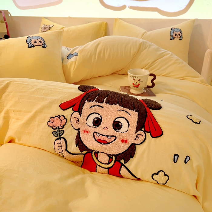 91家纺网 家纺一手货源 找家纺 易辰美 2025新款超软水洗棉毛巾绣四件套-系列二 小哪吒黄